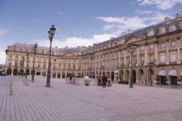 加拿大留学移民攻略{移民加拿大哪些行业工资高？9月平均周薪955加元}