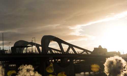 移民加拿大 300万【移民加拿大难吗？未来十年将吸引350万移民！】